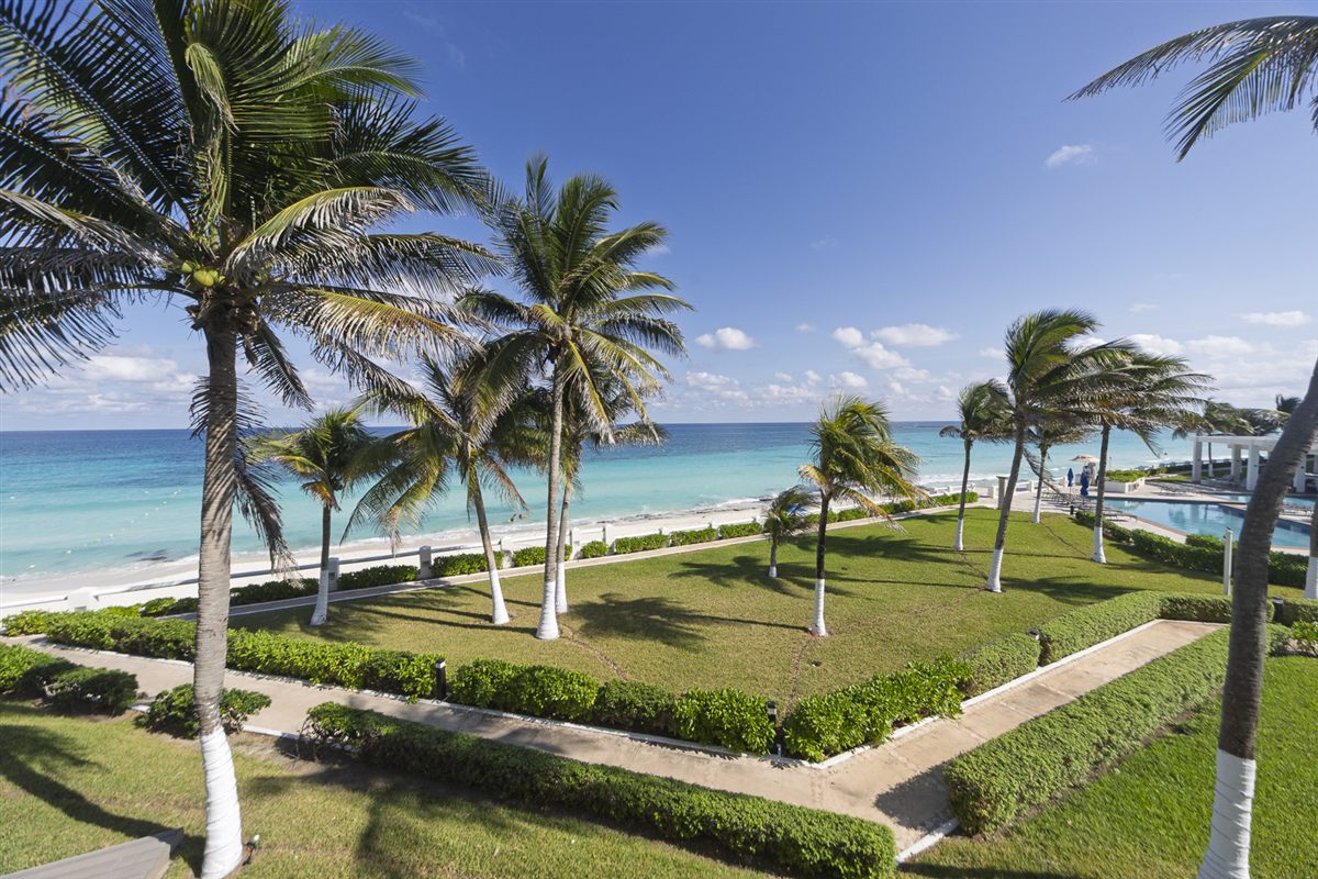 Villas Nizuc Villa 29 — beachfront view